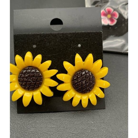 NWT Lot Of 3 Pairs Of Fun Pierced Earrings Flower & Butterflies - Picture 5 of 6